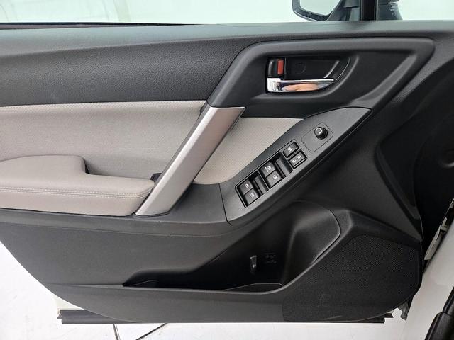 Photo of 2015 White Subaru Forester