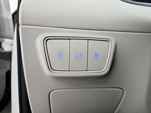 Photo of 2023 White Hyundai TUCSON
