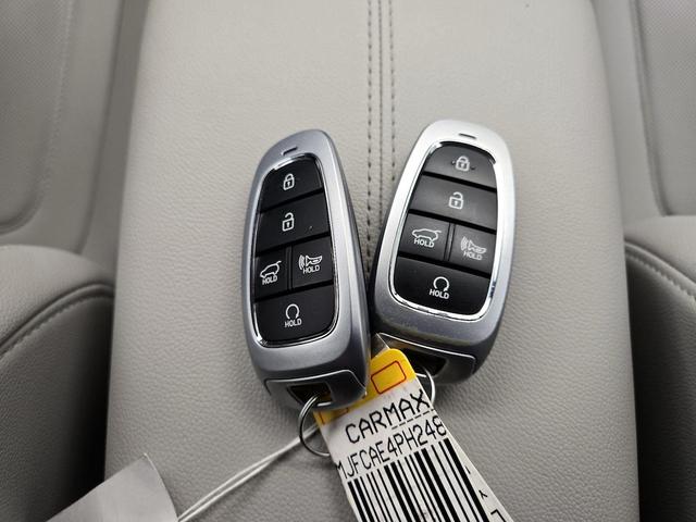 Photo of 2023 White Hyundai TUCSON