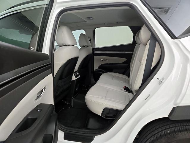 Photo of 2023 White Hyundai TUCSON