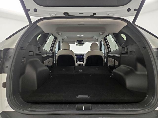 Photo of 2023 White Hyundai TUCSON