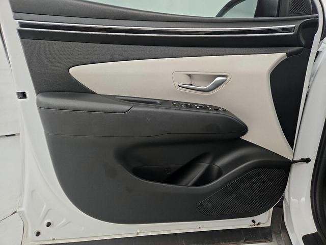 Photo of 2023 White Hyundai TUCSON