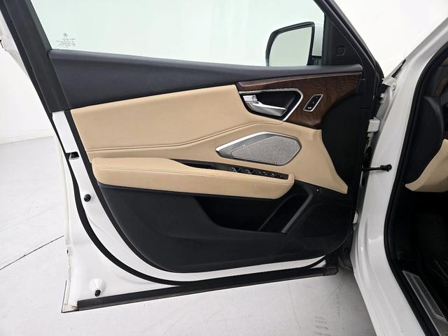 Photo of 2019 White Acura RDX