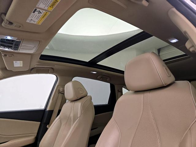 Photo of 2019 White Acura RDX