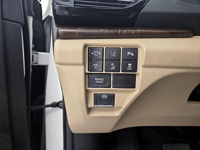 Photo of 2019 White Acura RDX