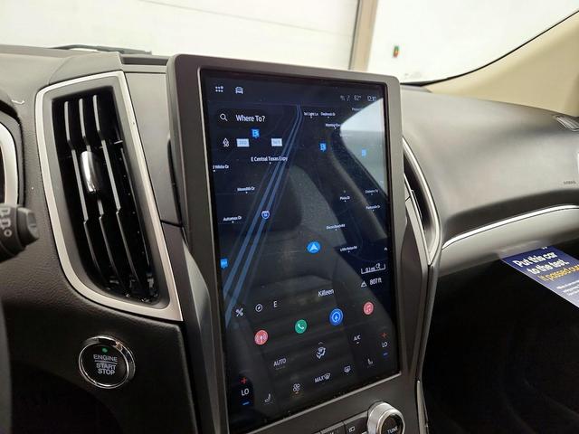 Photo of 2021 White Ford Edge