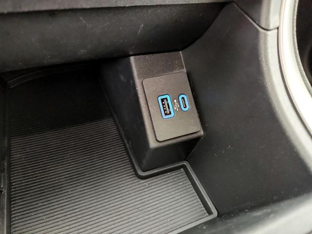 Photo of 2021 White Ford Edge