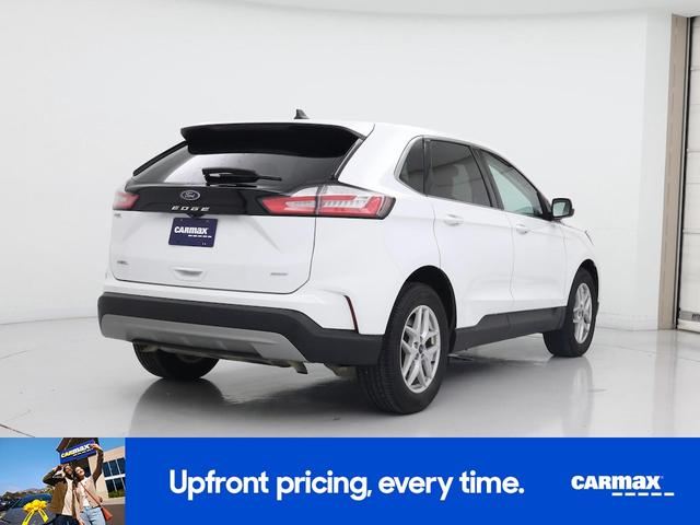 Photo of 2021 White Ford Edge