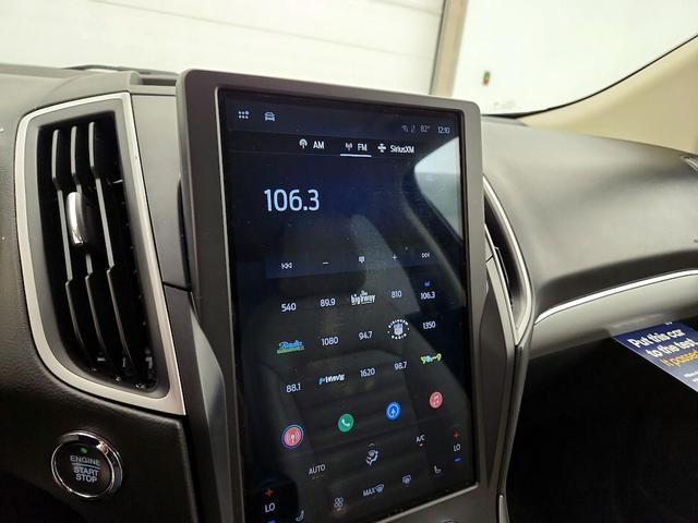 Photo of 2021 White Ford Edge