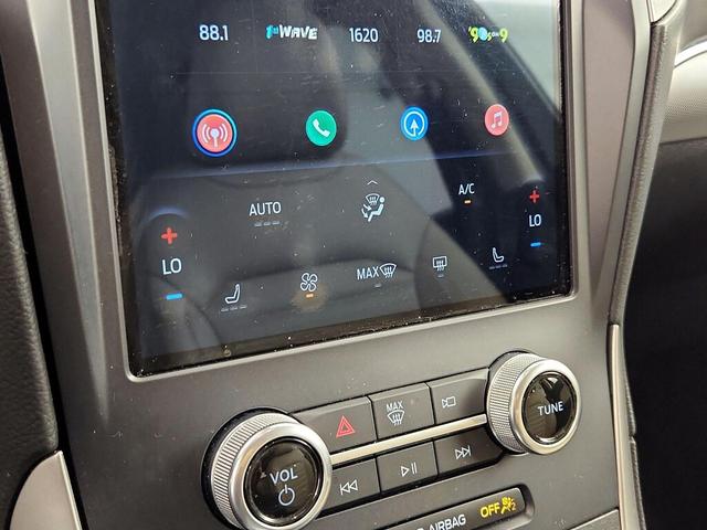 Photo of 2021 White Ford Edge