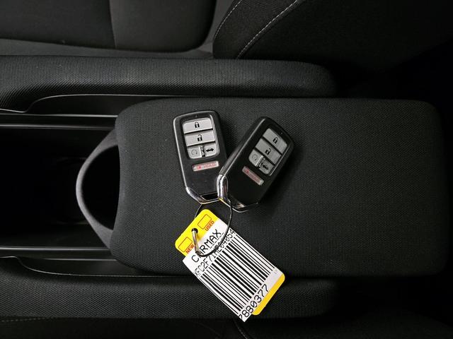 Photo of 2017 White Honda Civic