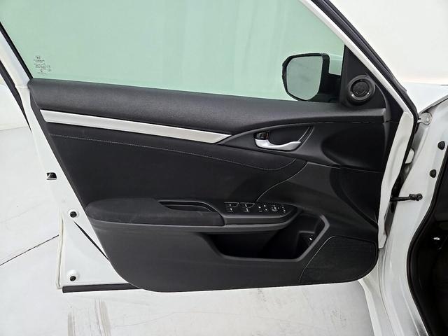 Photo of 2017 White Honda Civic