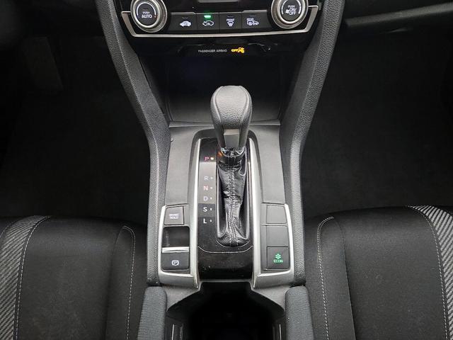 Photo of 2017 White Honda Civic