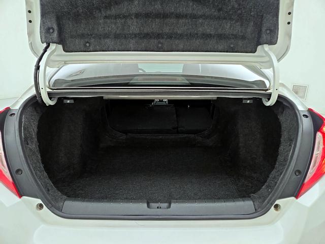 Photo of 2017 White Honda Civic