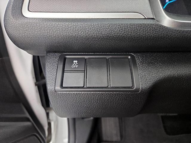 Photo of 2017 White Honda Civic