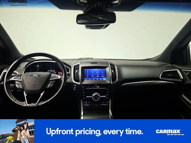 Photo of 2019 White Ford Edge