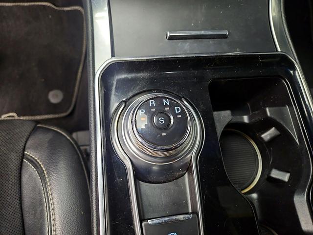 Photo of 2019 White Ford Edge