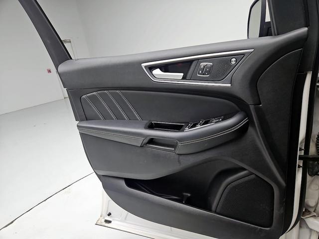 Photo of 2019 White Ford Edge