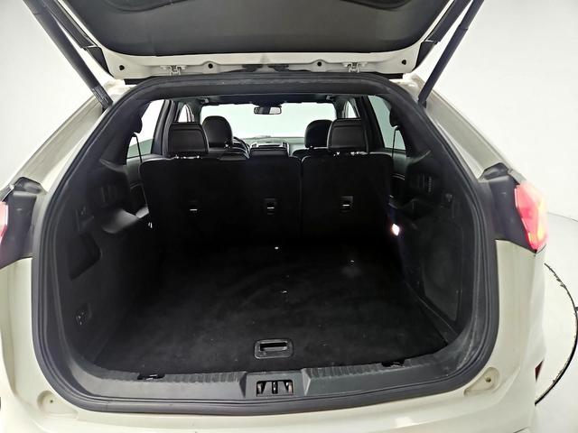 Photo of 2019 White Ford Edge