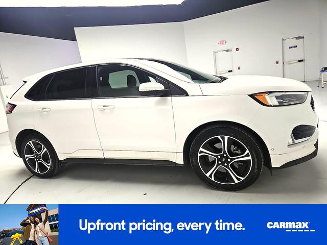 Photo of 2019 White Ford Edge