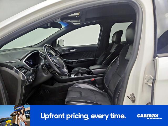 Photo of 2019 White Ford Edge