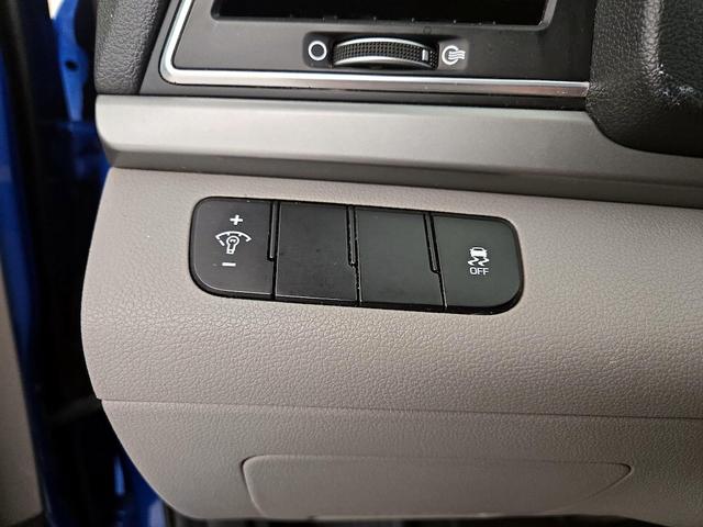 Photo of 2017 Blue Hyundai ELANTRA