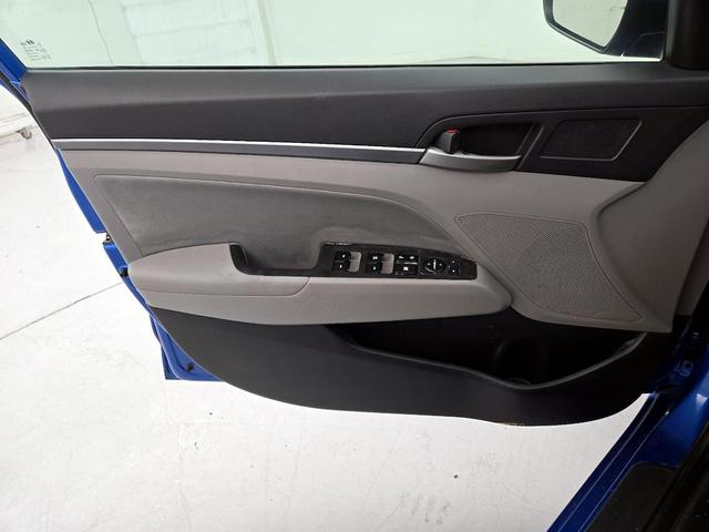 Photo of 2017 Blue Hyundai ELANTRA