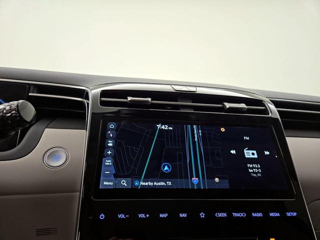 Photo of 2022 White Hyundai TUCSON