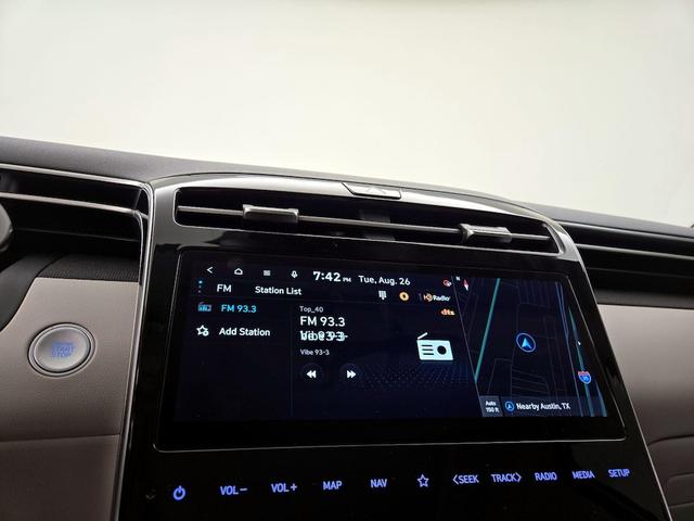 Photo of 2022 White Hyundai TUCSON