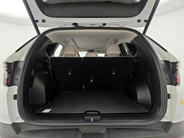 Photo of 2022 White Hyundai TUCSON