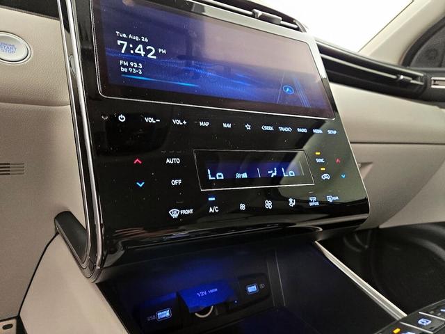 Photo of 2022 White Hyundai TUCSON