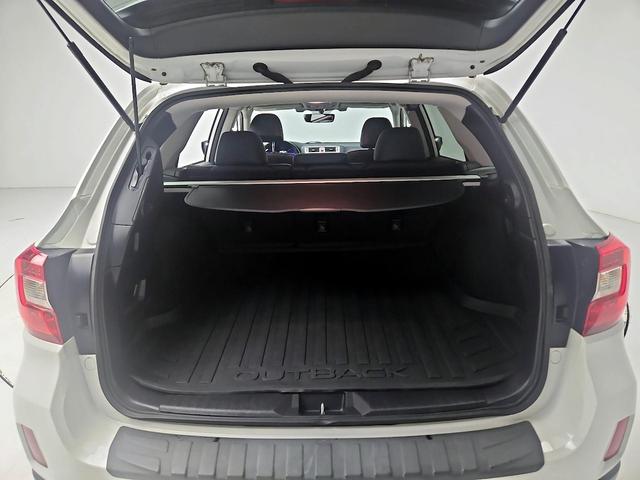 Photo of 2017 White Subaru Outback