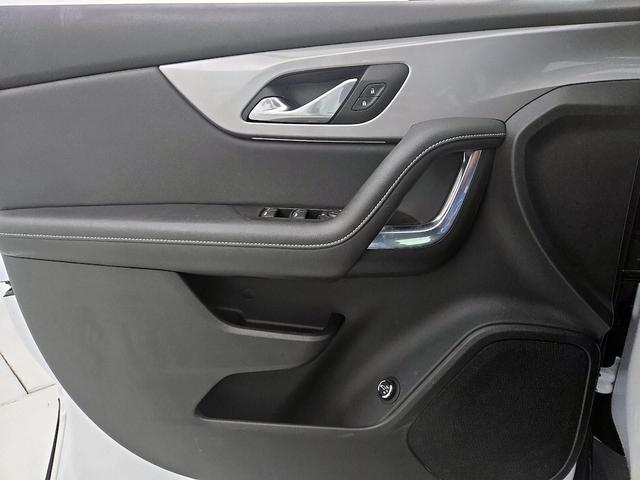Photo of 2023 White Chevrolet Blazer