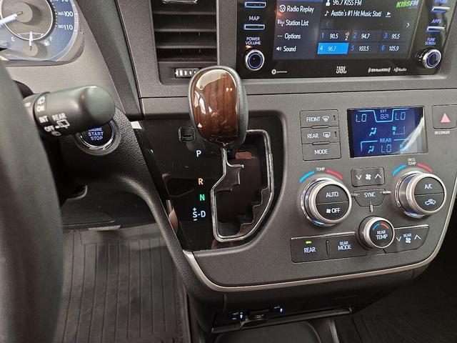 Photo of 2020 White Toyota Sienna