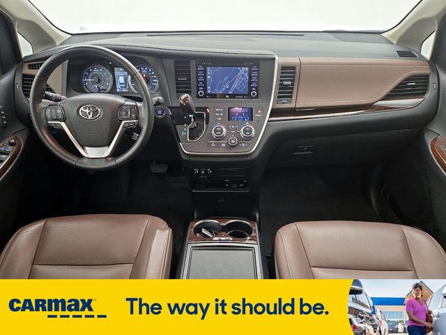 Photo of 2020 White Toyota Sienna