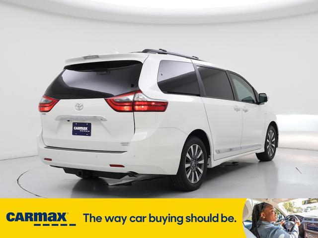 Photo of 2020 White Toyota Sienna