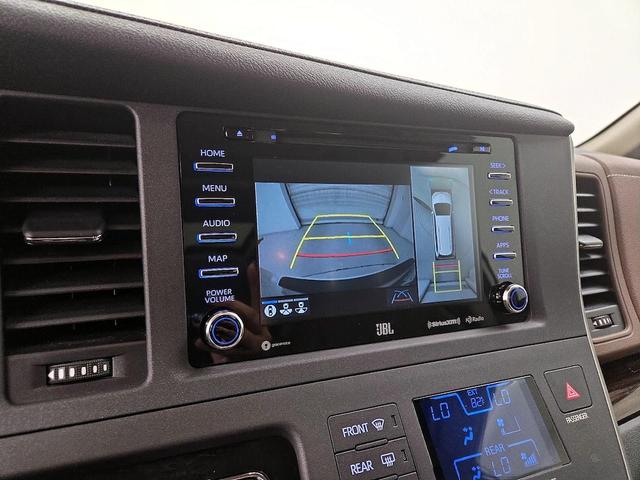 Photo of 2020 White Toyota Sienna