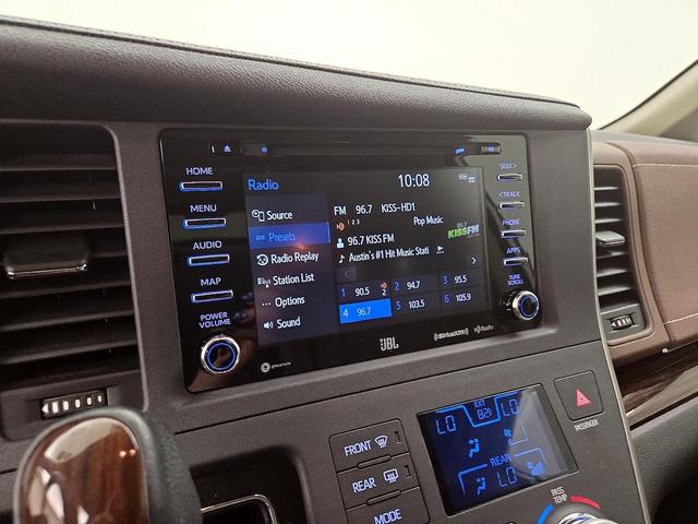 Photo of 2020 White Toyota Sienna