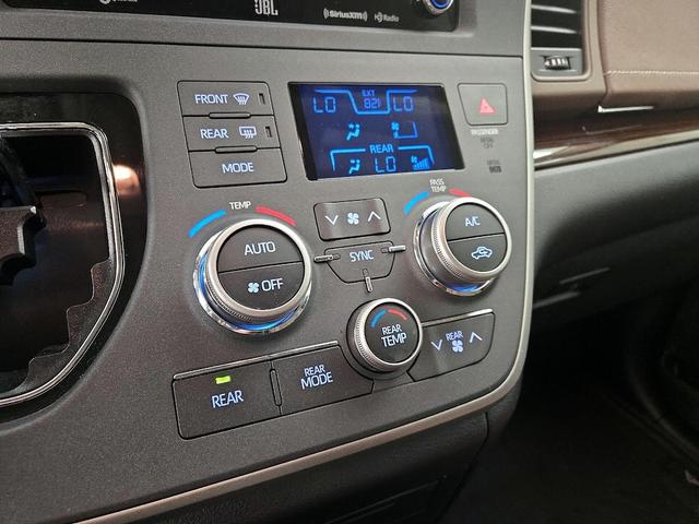 Photo of 2020 White Toyota Sienna