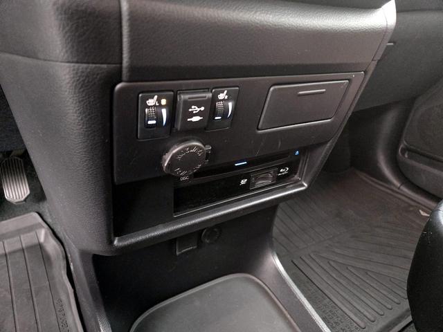 Photo of 2020 White Toyota Sienna