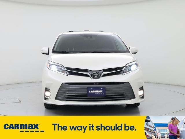 Photo of 2020 White Toyota Sienna