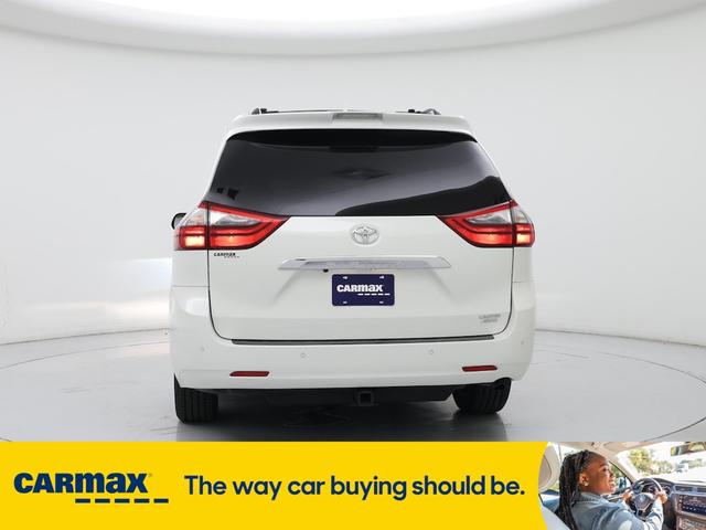 Photo of 2020 White Toyota Sienna