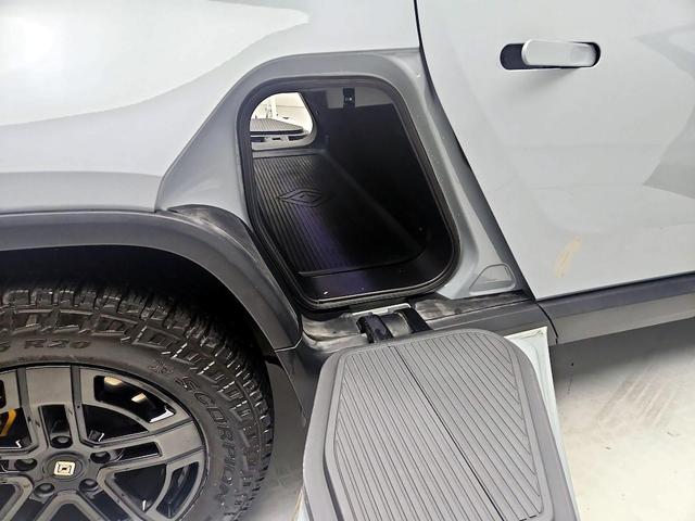Photo of 2022 Gray Rivian R1T