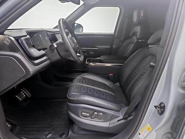 Photo of 2022 Gray Rivian R1T