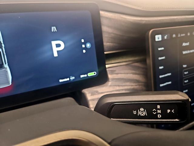 Photo of 2022 Gray Rivian R1T