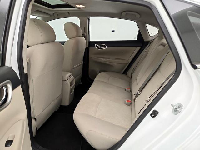 Photo of 2015 White Nissan Sentra