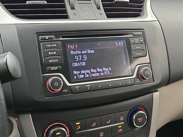 Photo of 2015 White Nissan Sentra