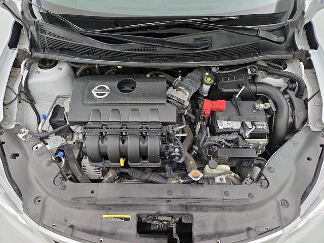 Photo of 2015 White Nissan Sentra