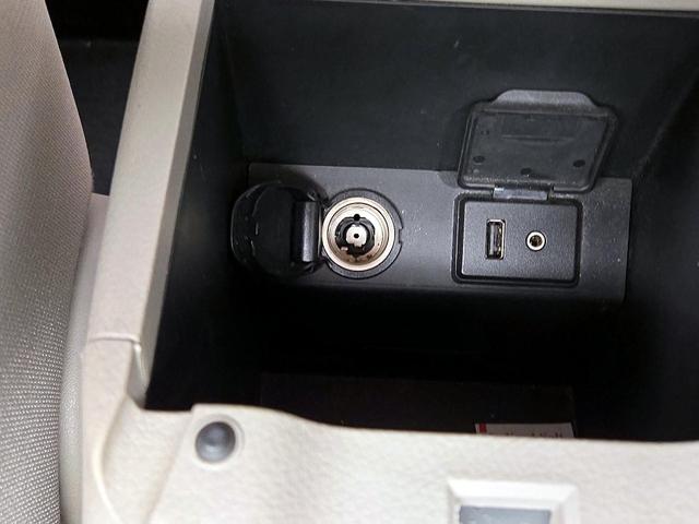 Photo of 2015 White Nissan Sentra
