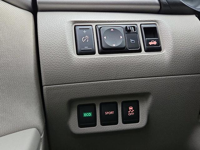 Photo of 2015 White Nissan Sentra